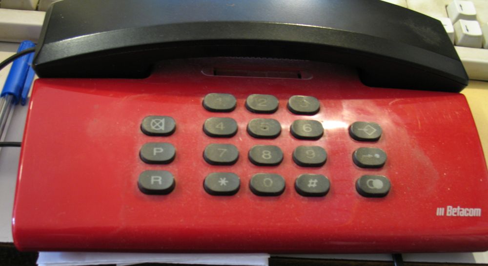 Auf dem Telefon in der Buchhandöung Weltbühne sind nur die Nummern auf den Tasten zu lesen.